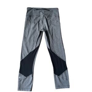 Lululemon Pace Rival Crop *22"
Heathered Black / Deep Coal / Very Light Flare